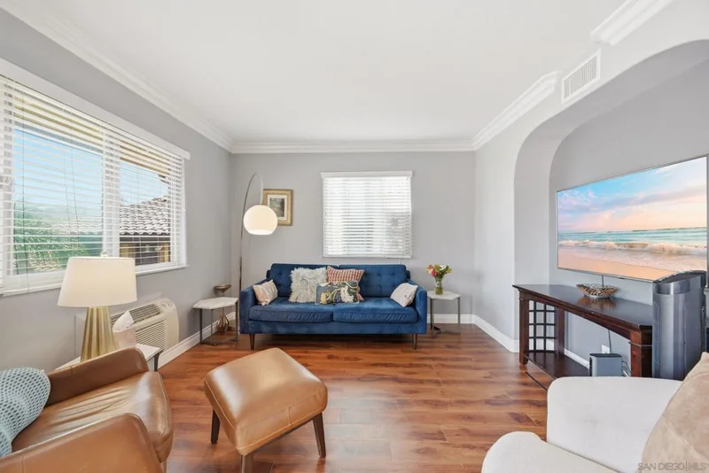 2736 B St 203
