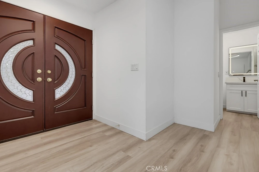 Interior 4