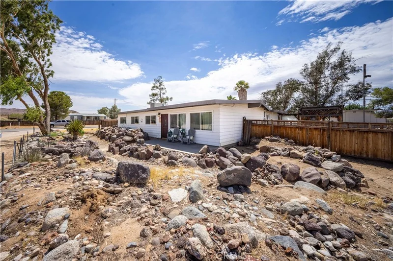 1263 S Primrose