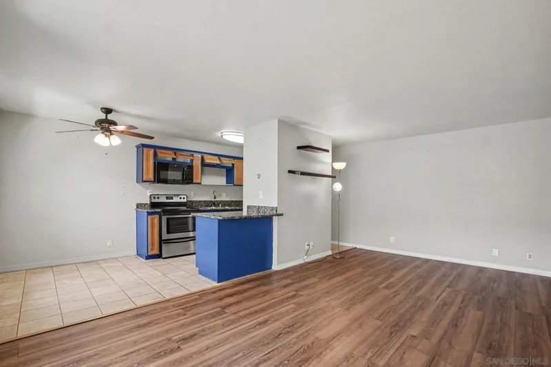Photo 2 of 930 Peach Avenue 11
