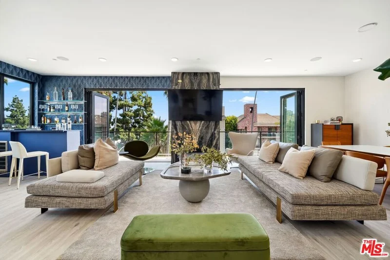 137 N Doheny Drive 1