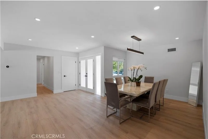 4240 Kingfisher Road photo 2