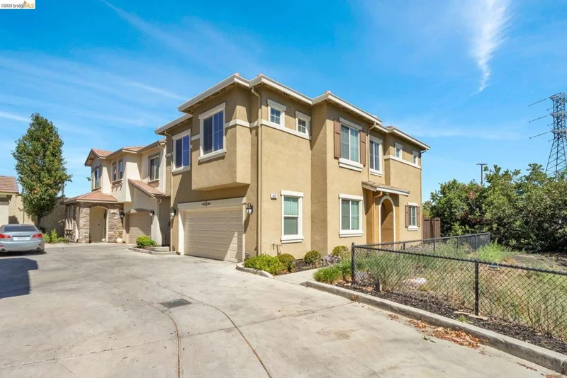 460 Baja Ct photo 2