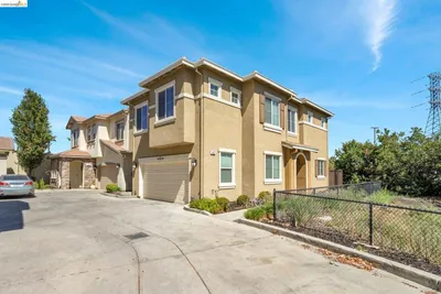 460 Baja Ct photo 2