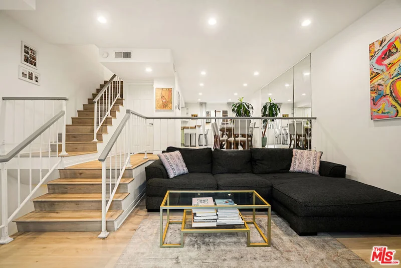 4658 Don Lorenzo Drive E photo 2