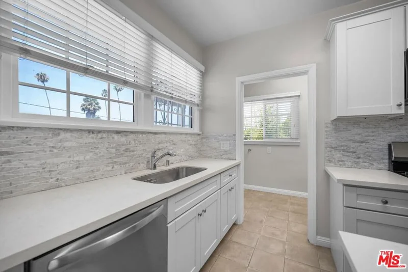 1223 1/2 4th Avenue #2