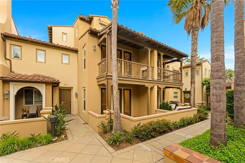 21261 Baeza photo 2