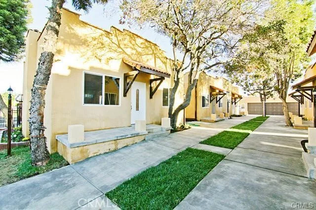 620 1/2 W 59th Place