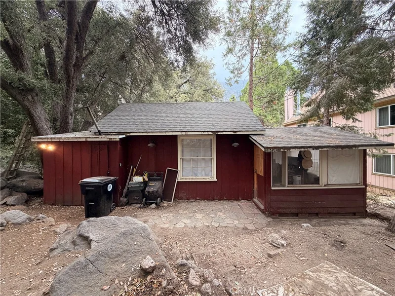 Photo 2 of 39490 Prospect