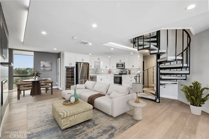 531 Esplanade 901