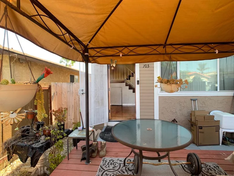 Photo 2 of 703 San Juhn St
