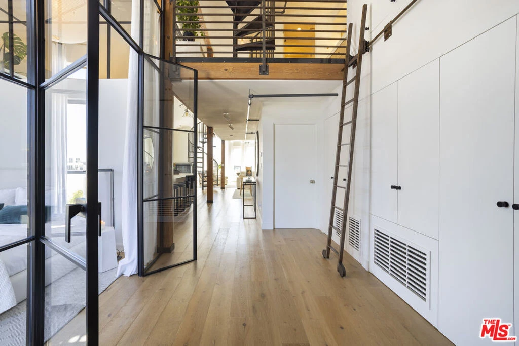 Interior 2