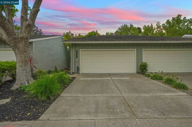 Photo 2 of 2130 Shoshone Cir