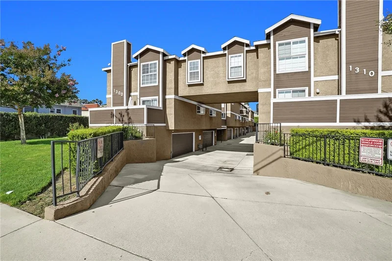 1304 S Mayflower Avenue A, Monrovia, CA 91016
