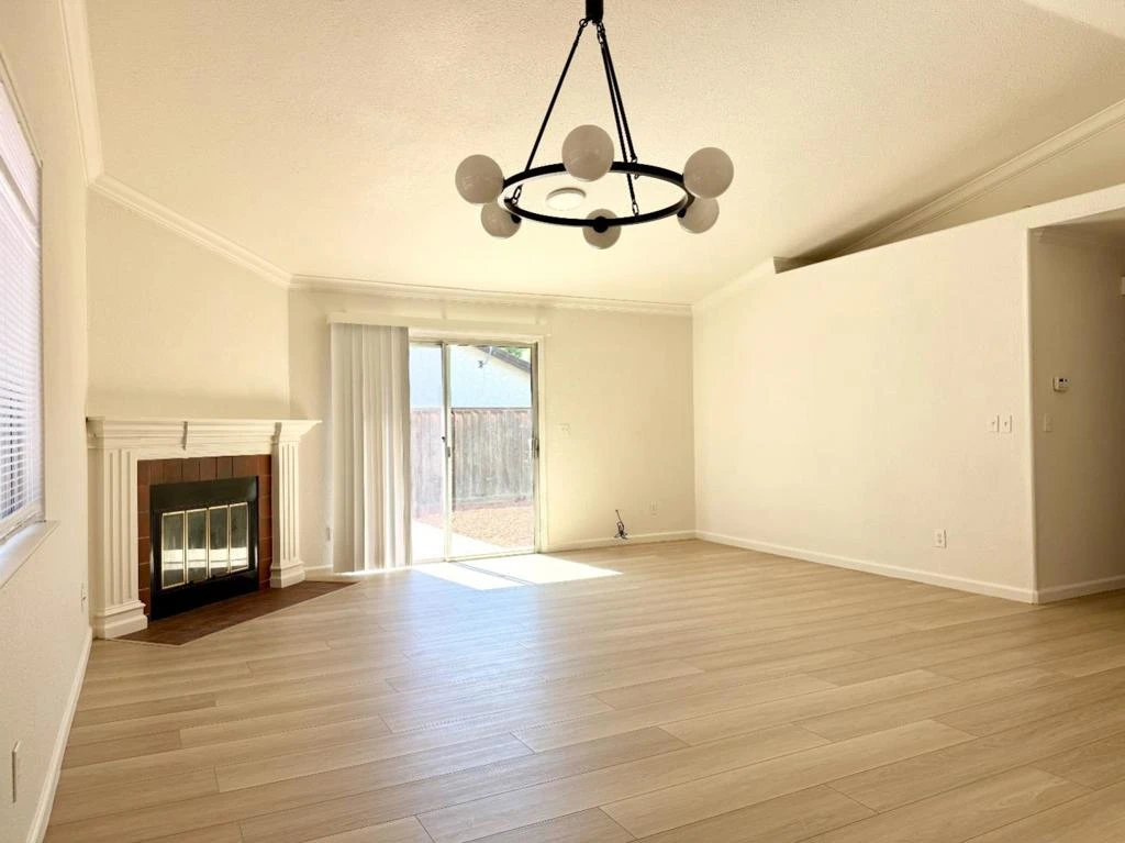 Interior 4