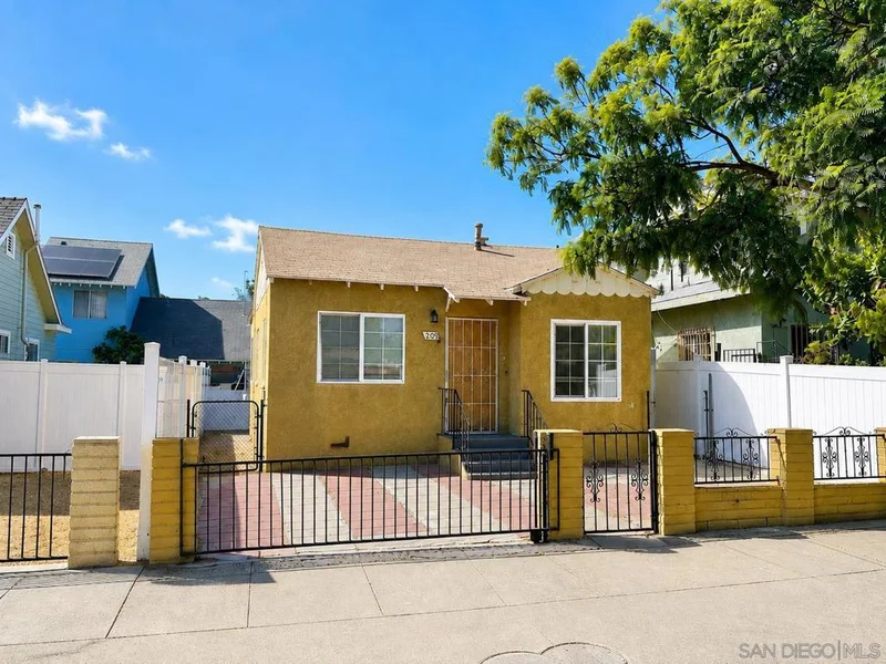 209 E 6th Street