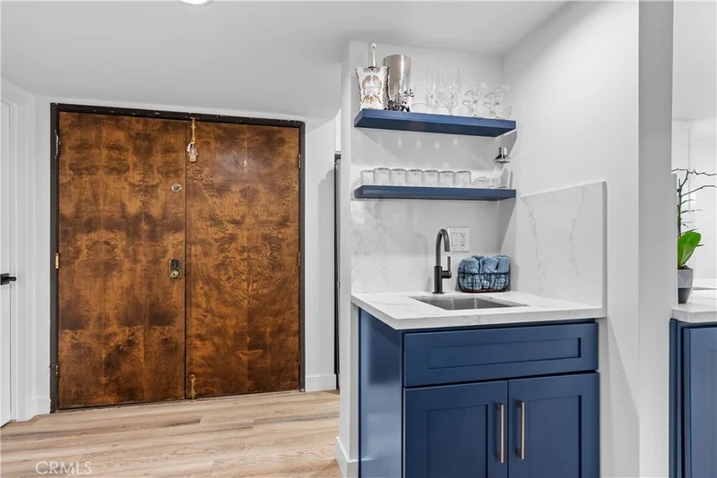Photo 2 of 5325 Lindley Avenue 106