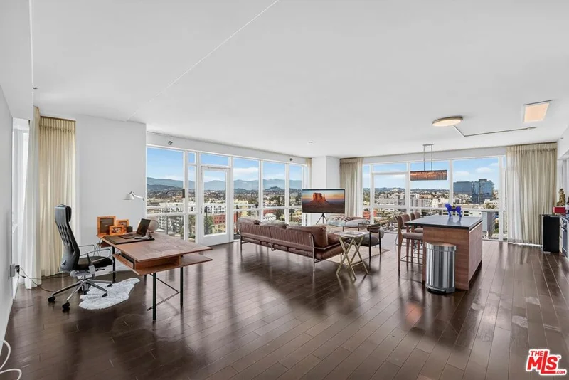 3785 Wilshire Boulevard 1212 photo 2