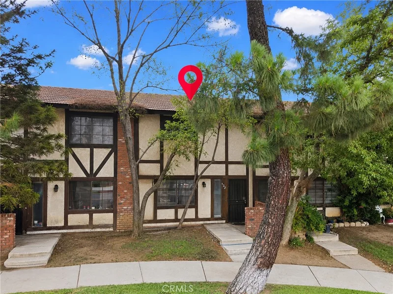 122 E Merrill