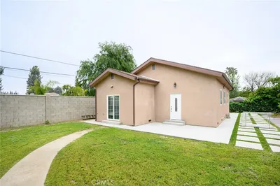 8806 Enfield Avenue photo 2