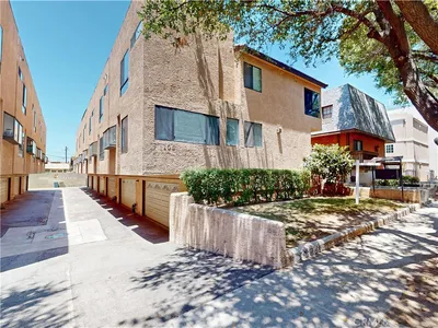 105 S Marguerita Avenue C photo 2