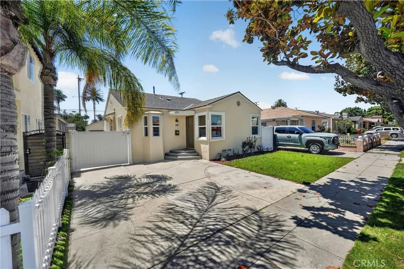 2741 Gale Avenue