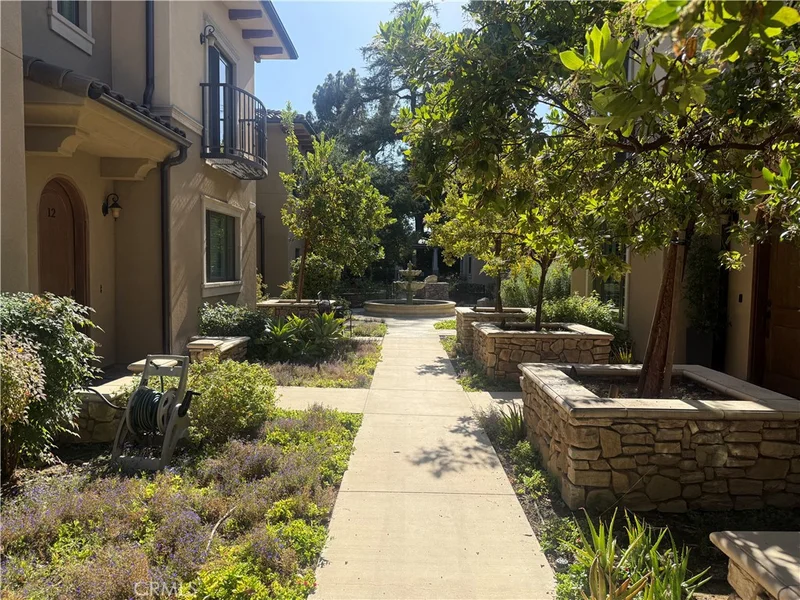 158 S Sierra Madre