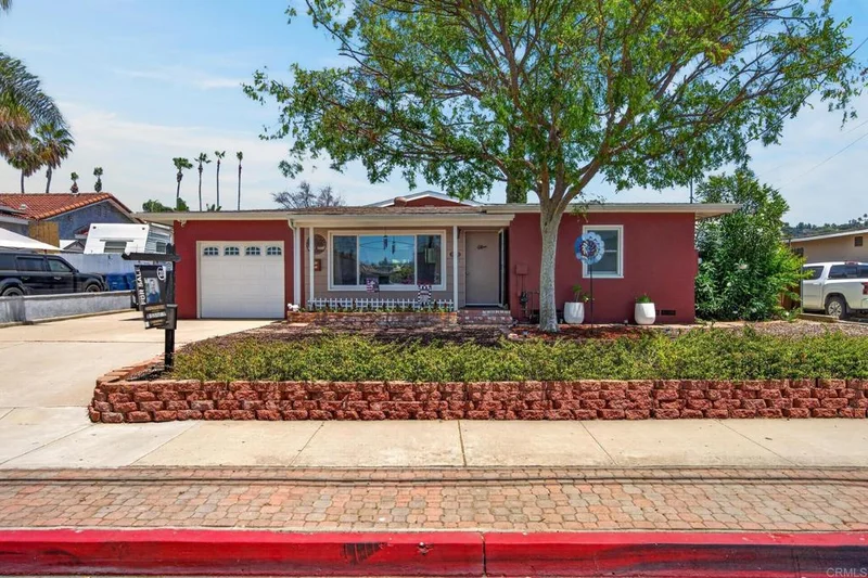 1045 S Magnolia