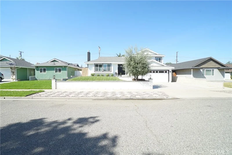 925 Gehrig Avenue photo 2