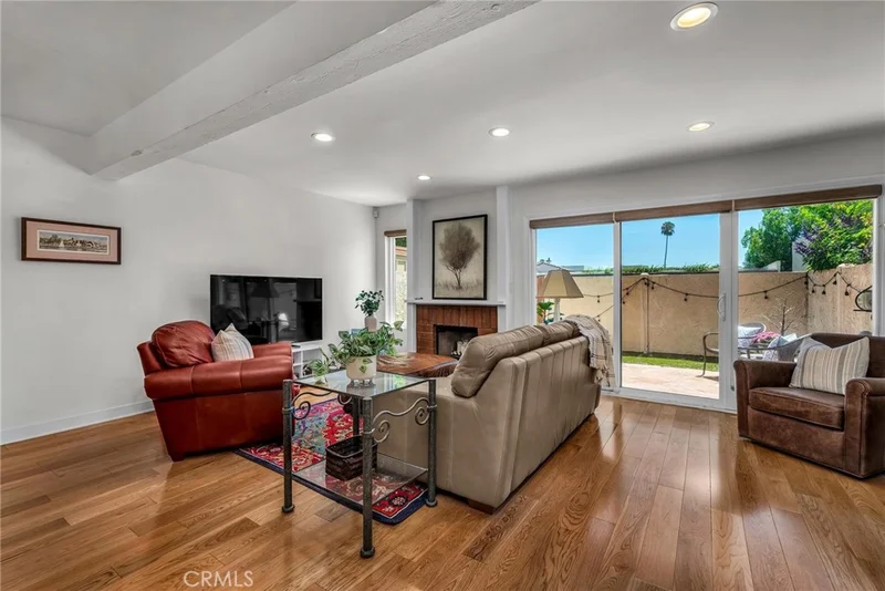 Photo 2 of 21555 Burbank Boulevard 47