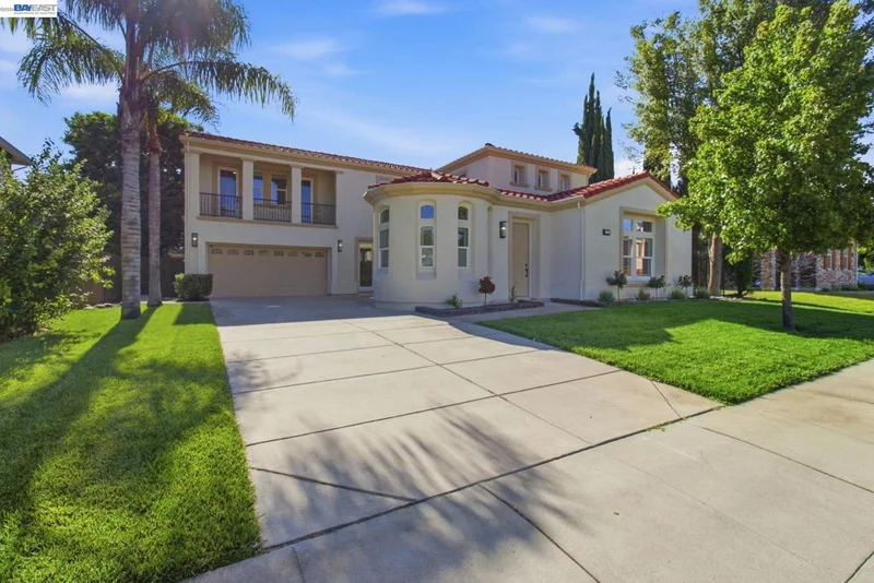 2200 Lotus Way