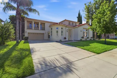 2200 Lotus Way