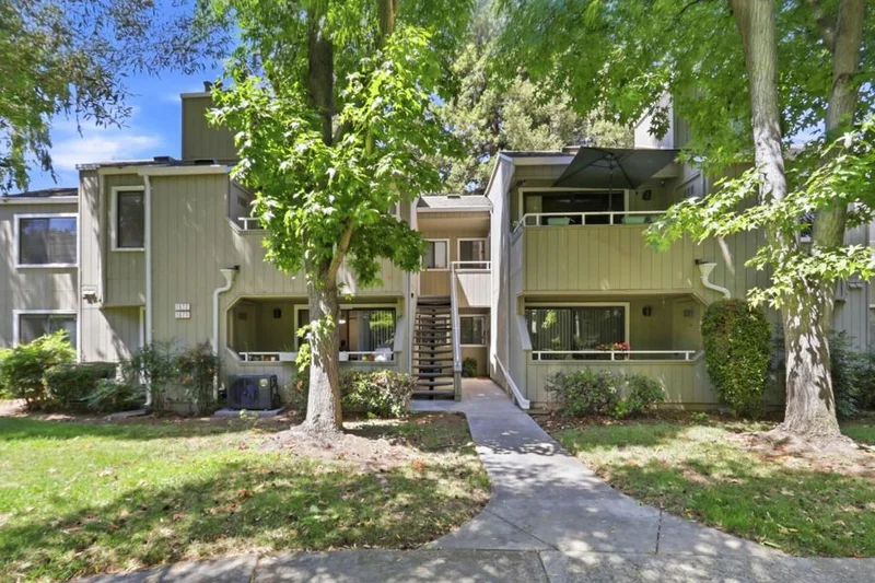 1672 Braddock Court