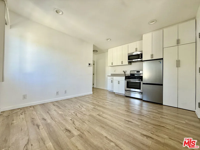 402 Pacific Street #6