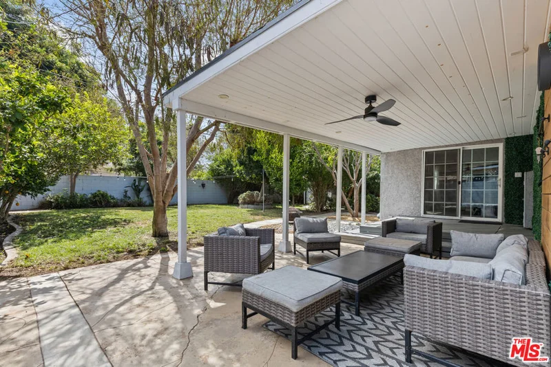 7048 Zelzah Avenue