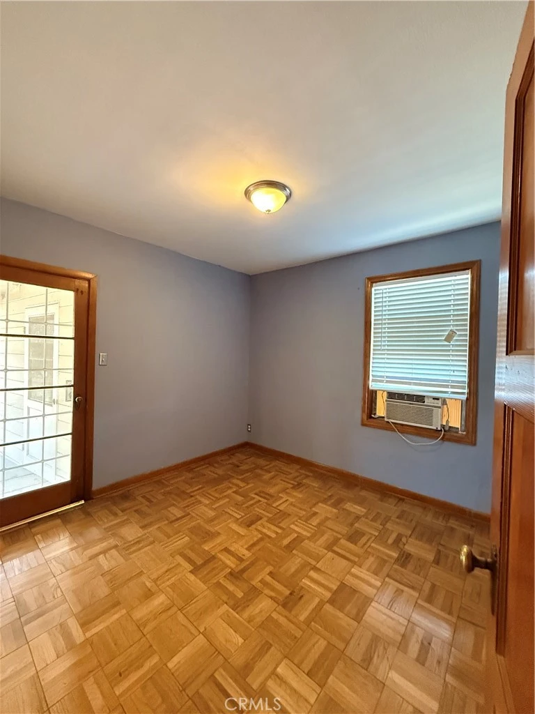 Interior 4