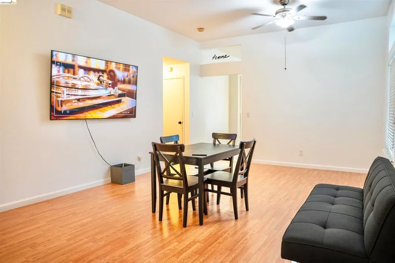 4808 Pineview Way photo 2