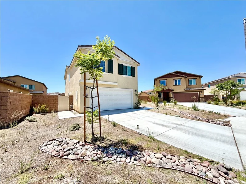 30607 Cyclone Avenue photo 2