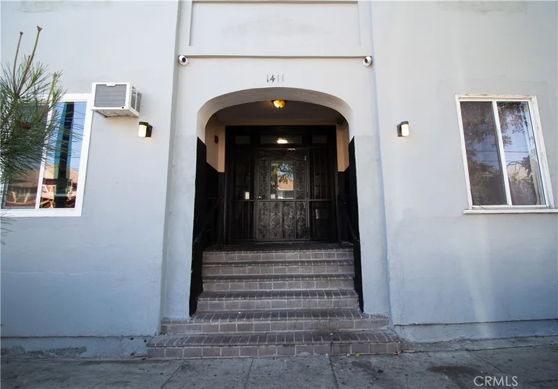 1411 Burlington Avenue 4