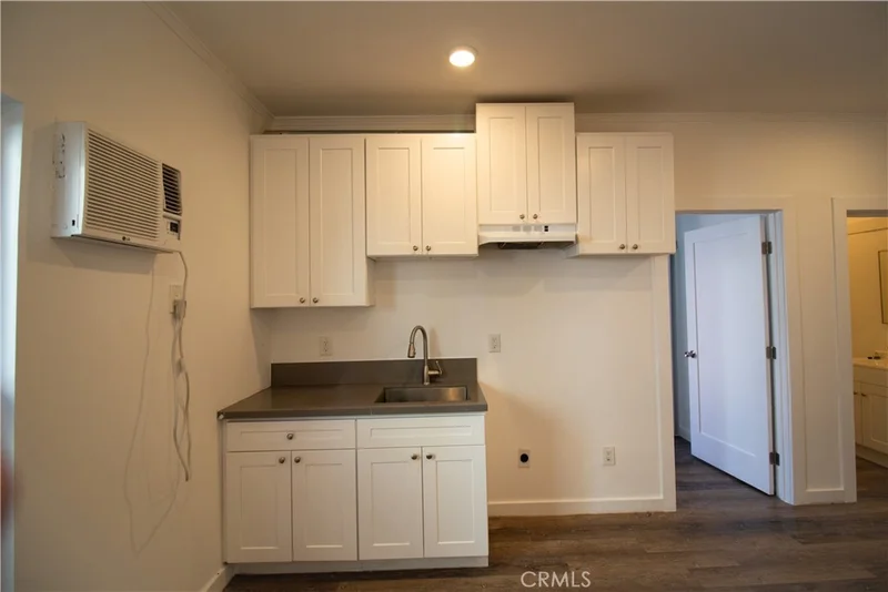 1411 Burlington Avenue 4 photo 2