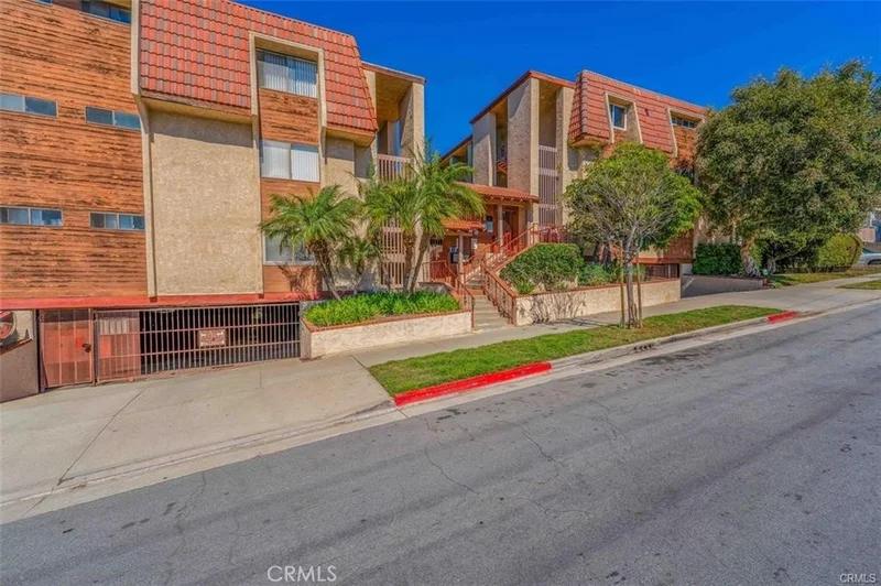 2101 E 21st Street 212, Signal Hill, CA 90755