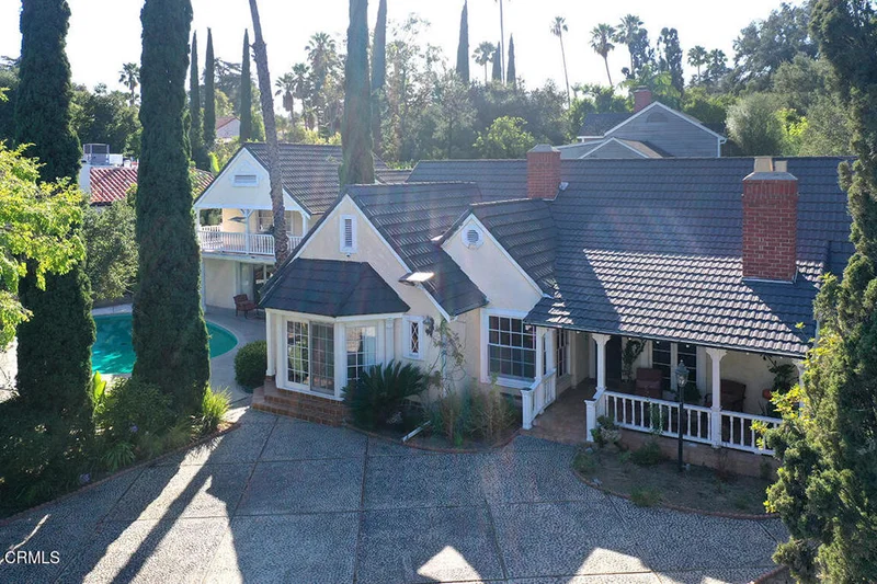 Photo 2 of 1535 Royal Boulevard
