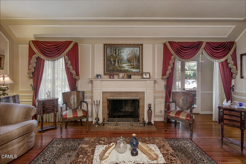 Interior 4