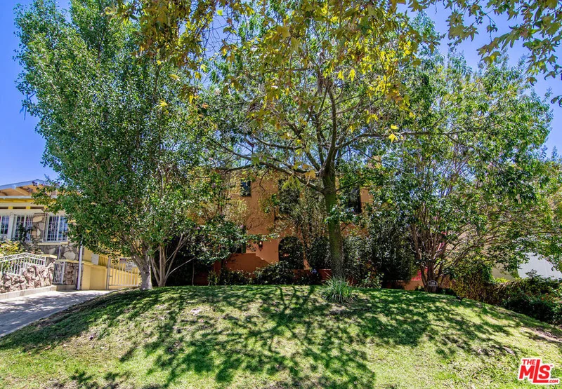 130 N Catalina Street photo 2
