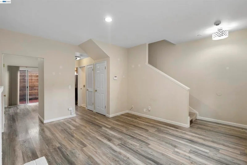 3858 Maybelle Ave photo 2