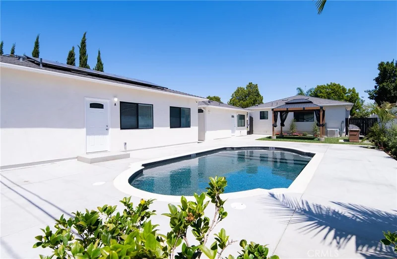11831 Pomering A, Downey, CA 90241