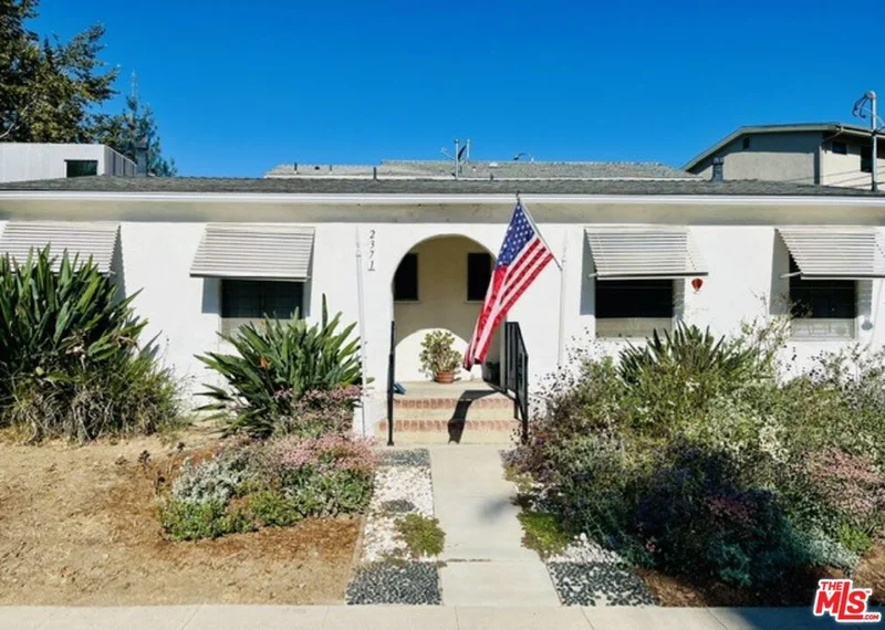 2371 Edgewater Terrace