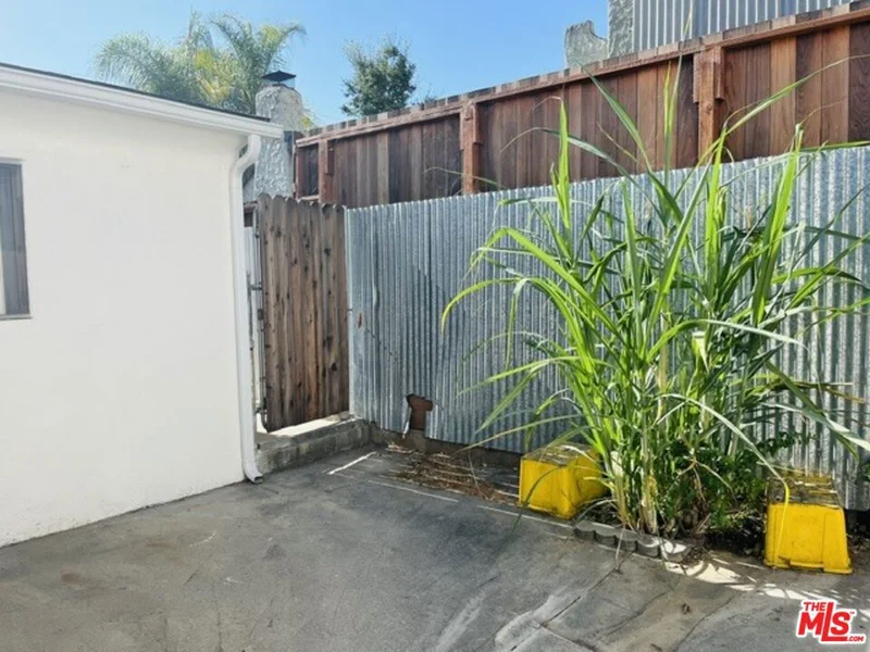 2371 Edgewater Terrace photo 2