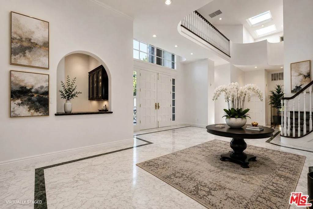 Interior 4