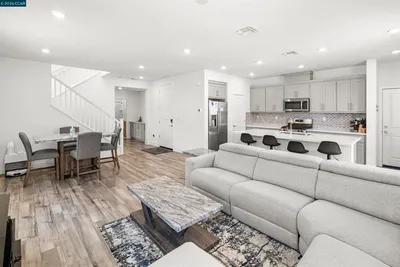 2214 Daimler St photo 2
